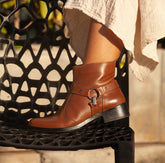 Bota Feminina Cano Curto de Couro Floriza