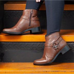 Bota Feminina Cano Curto de Couro Floriza