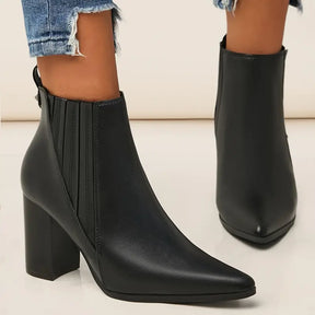 Bota Cano Curto em Couro Blanc