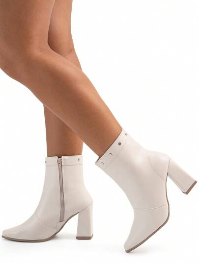 Bota Feminina Texana Cano Curto com Strass Off-White