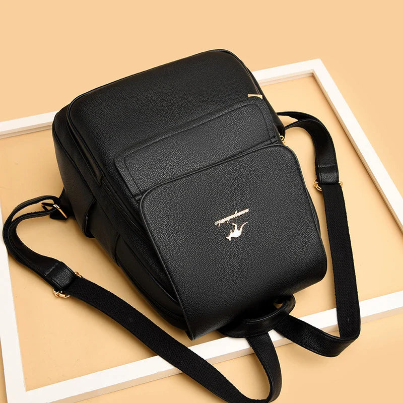 Mochila Feminina de Couro Lash