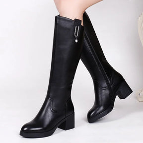 Bota Feminina Cano Longo em Couro | Pollini