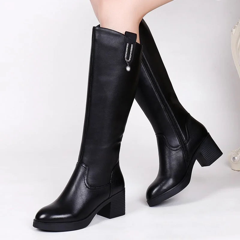 Bota Feminina Cano Longo em Couro | Pollini